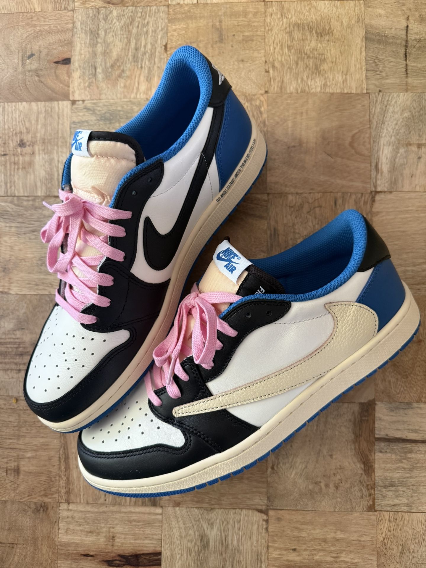 Jordan 1 Travis Scott fragments