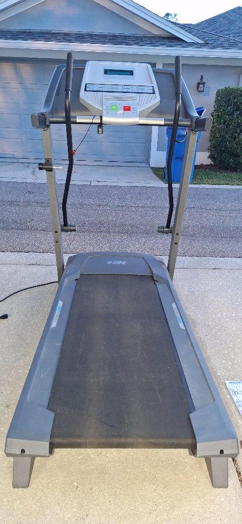 TREADMILL HealthRider Treadmill 

 (Delivery available) Only Cash 