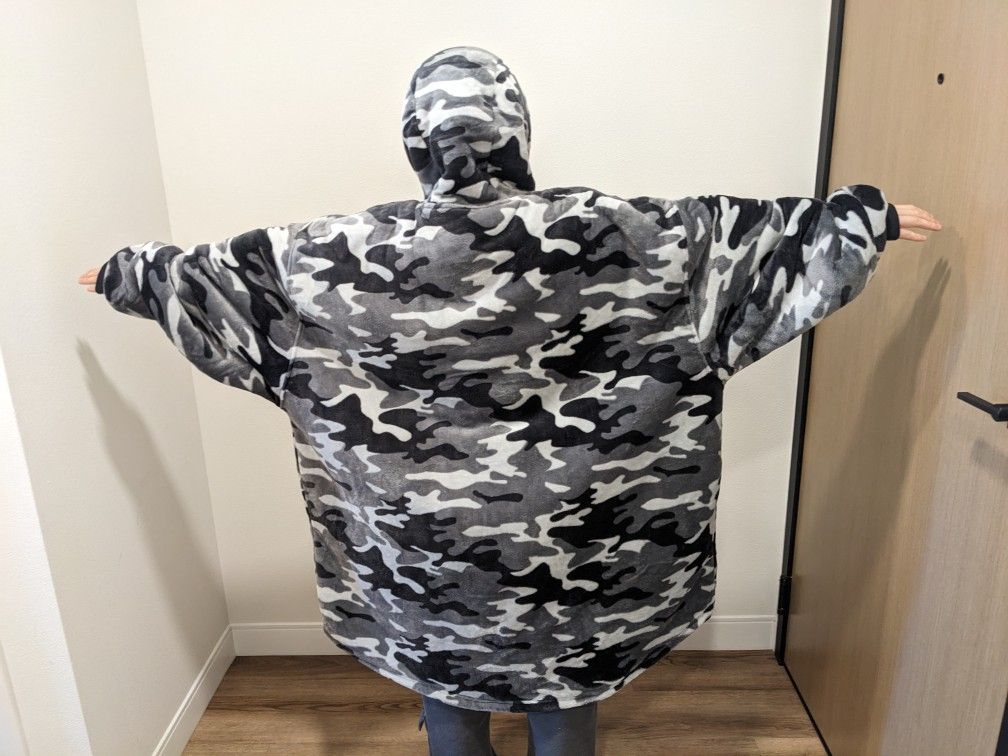 XL Camo Sleeper Fleece - Never Used