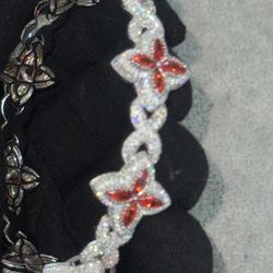 Red Clover Moissanite Bangle 