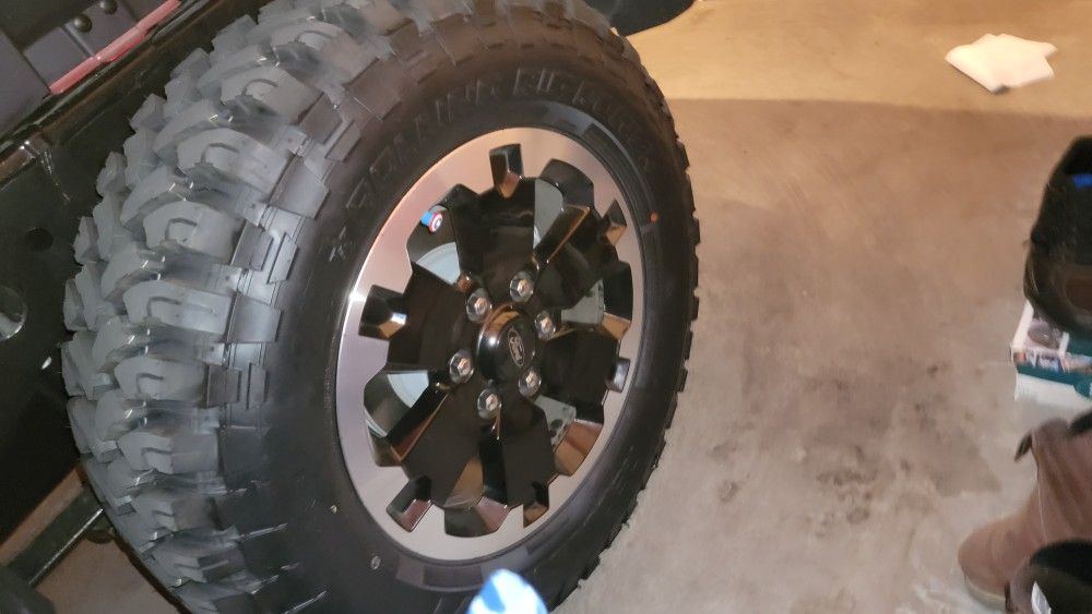 New Rolling Big Power Mud Tires Only Used 500 Miles. Size 275/65 18