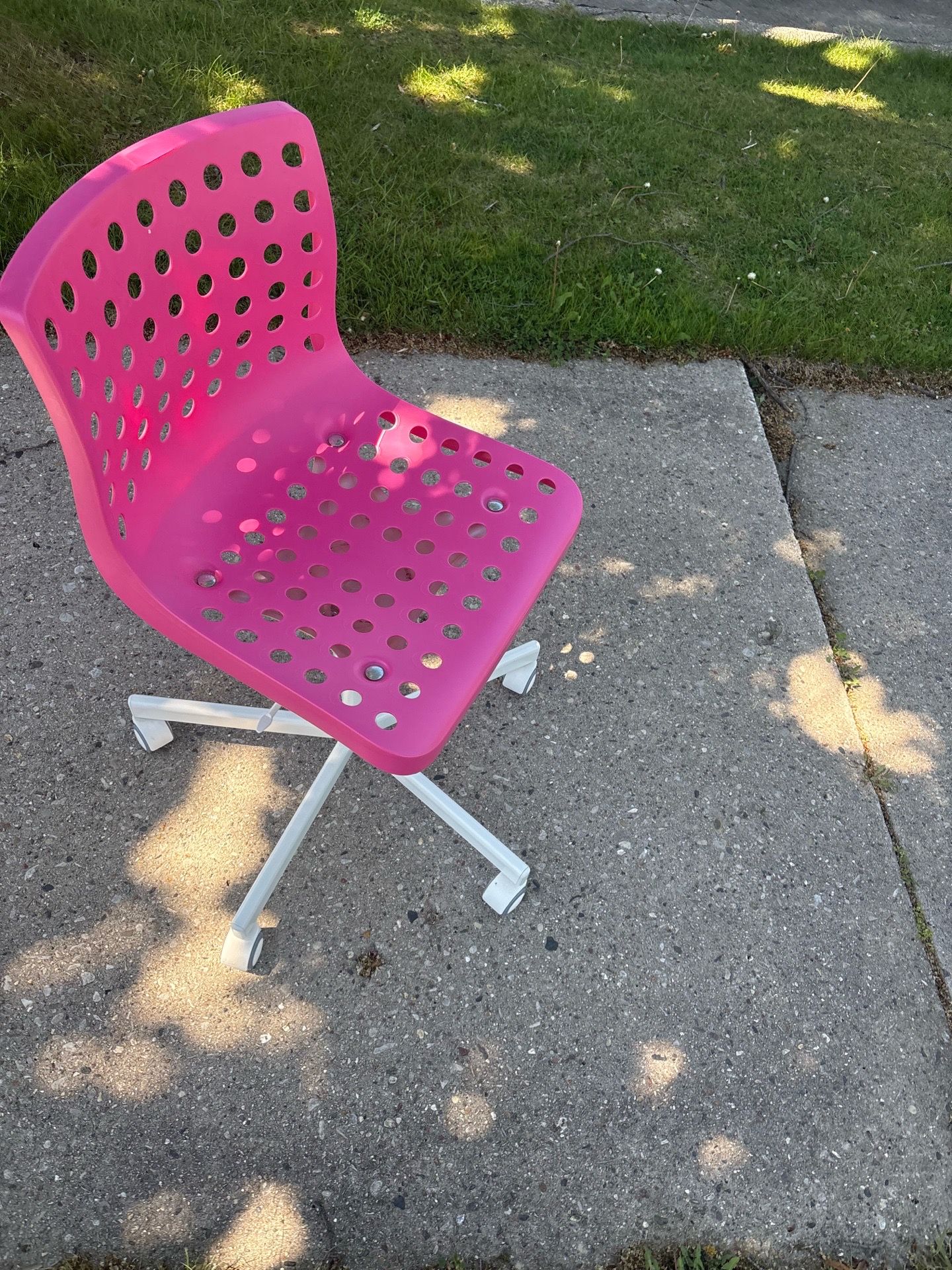 Free delivery same day Pink IKEA Chair