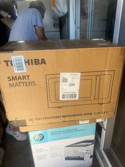Toshiba ML-EM13PAITF(BS) Microwave Oven 1.3 Cu. Ft.