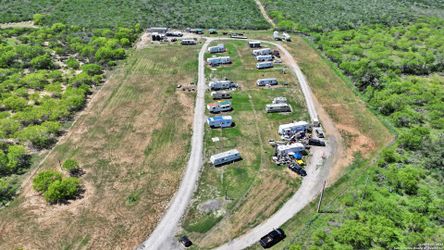 Rv PARK & STORAGE NEAR DIVINE! WATER, SEWER, ELECTRICITY,  WIFI, LAUNDRAMAT.