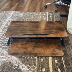 Adjustable standing Desk