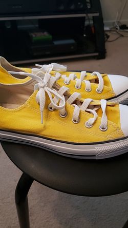 Converse Women 8...Men 6