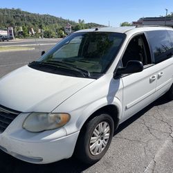 2005 Chrysler Town & Country