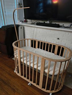 Designer natural beechwood Baby crib bassinet NEW