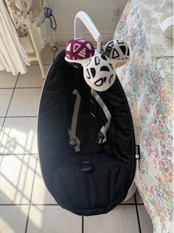4moms MamaRoo Smart Baby Swing – Like New + Extra White Seat Cover