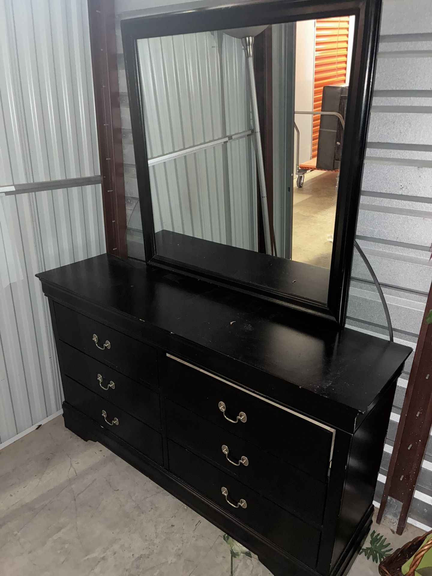 Black Dresser With Mirror