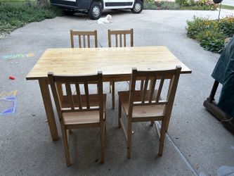 Table with 4 chairs