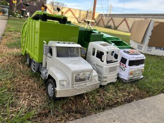 3 Trashcan Trucks 