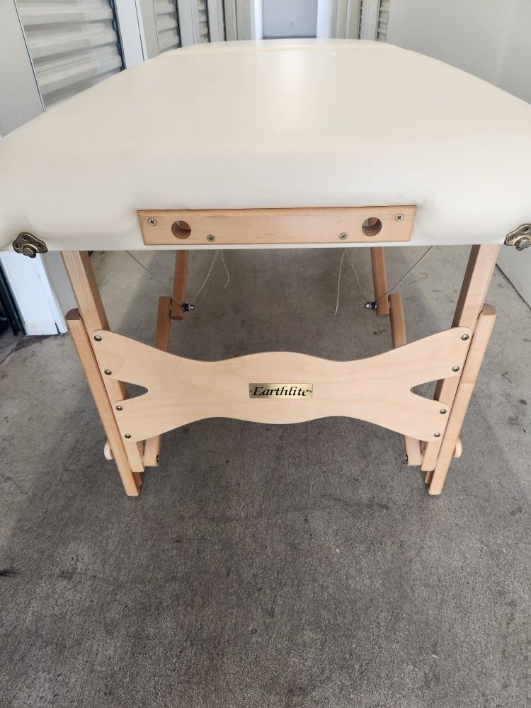 Earthlite Massage Table 