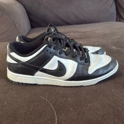 Nike Men’s Panda Dunks Size 10 