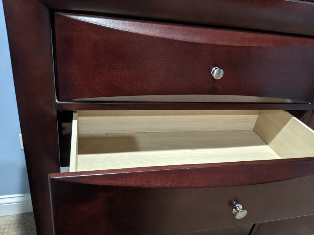 Dresser -8 Drawer Dresser Brown Color