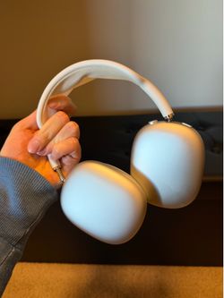 AirPods Max Lightning