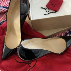 “CHRISTIAN LOUBOUTIN SO KATE”