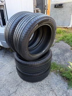 Tires 235/55/19 Michelin good condition