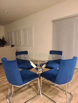 4 Dining Chairs