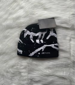 A Arc’teryx Knit  Beanie