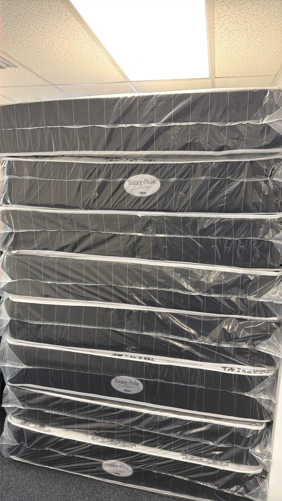 QUEEN GRAND LIQUIDATION MATTRESS COLCHONES