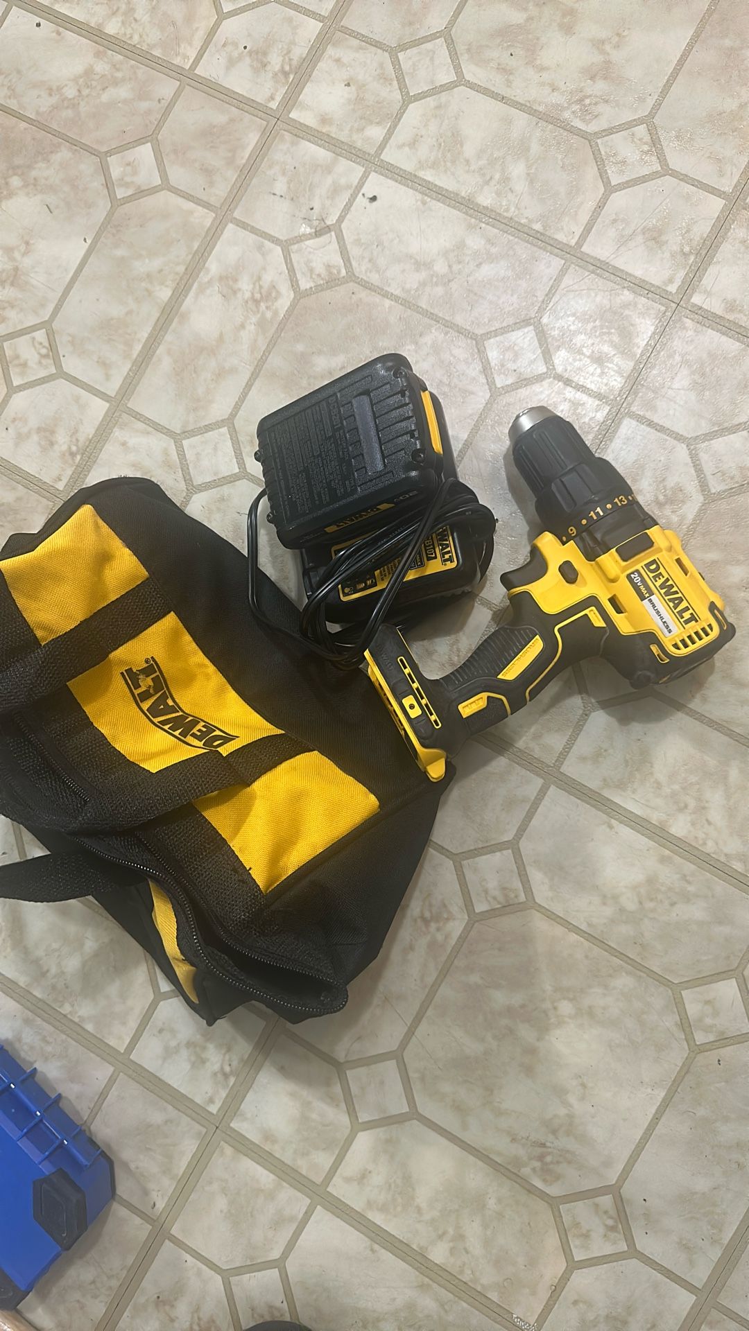 20v Max Dewalt Drill & Battery Pack