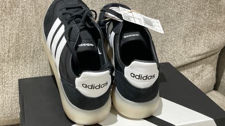 Adidas women’s size 10