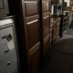 Armoire  With Table Inside And Drawers 199 Deal 