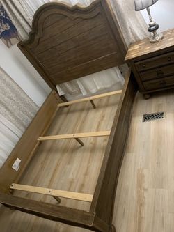 Queen bed Bedroom set