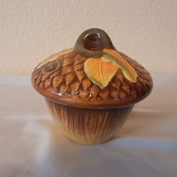 Pfaltzgraff "PLYMOUTH"  Acorn Covered Small Bowl with Lid