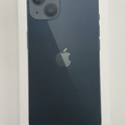 New, Nuevo  iPhone 13