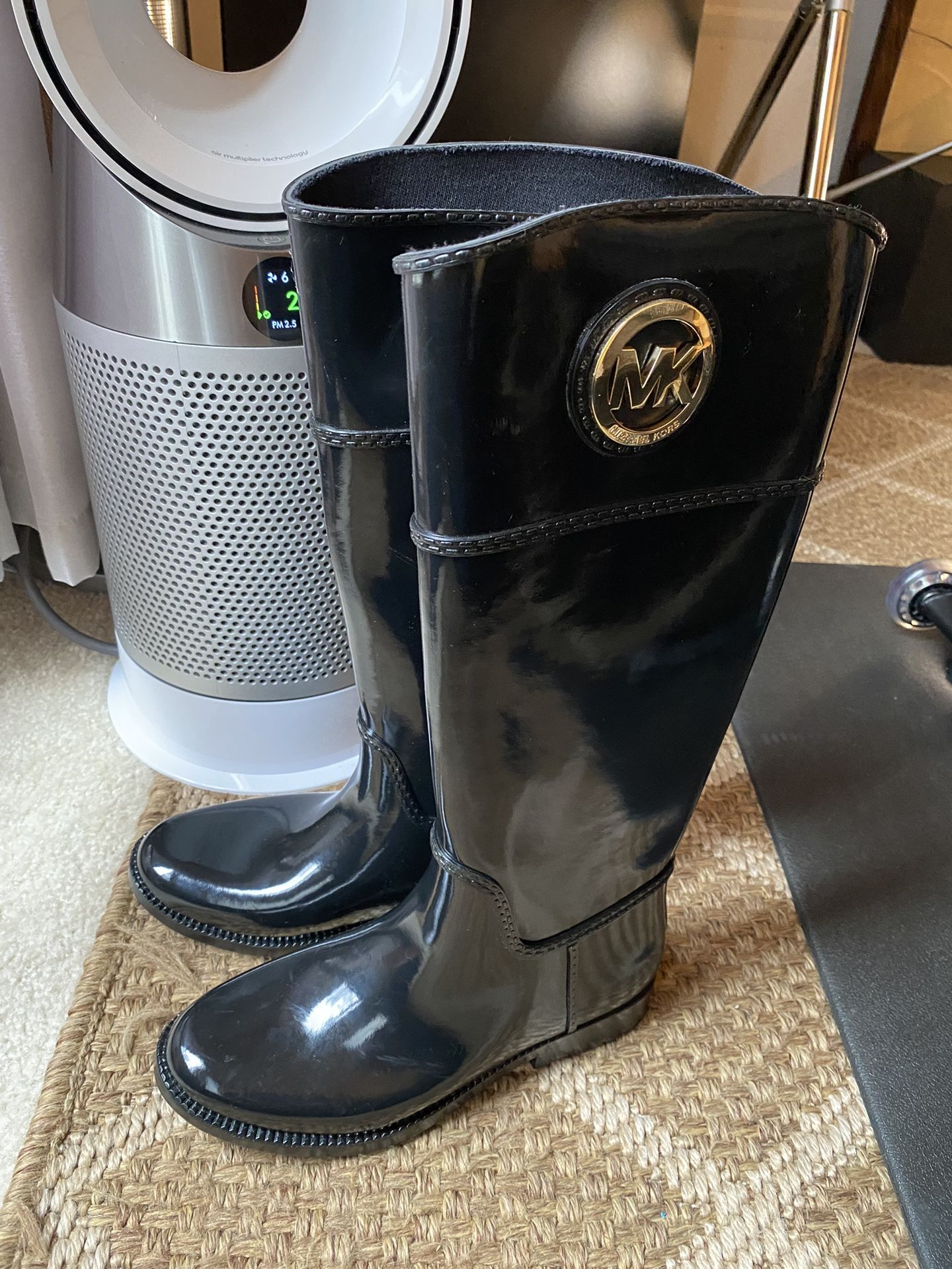 Michael Kors Black Rubber Harness Tall Rain Women’s Boots Size 8  Previously Store Display Unused, shows sticker residue marks and water couple minor 