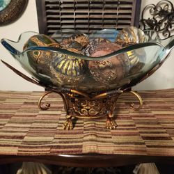 HOME DECOR THICK HEAVY BOWL WITH 9 DECORATIVE ORBS/SPHERES. VERY HEAVY THE METAL IS GOLD COLOR
