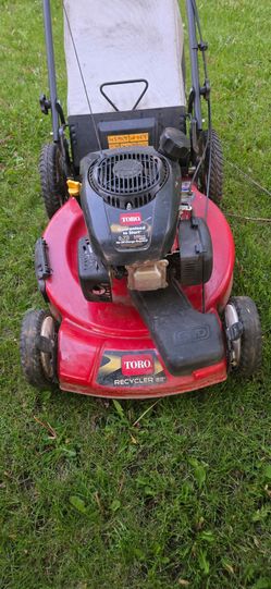 Toro Lawnmower 22inch Cut, self Propelled, side discharge  4 Cycle gas, 6.75 Horse Power
