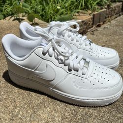 White Nike Air Force 1 trainers