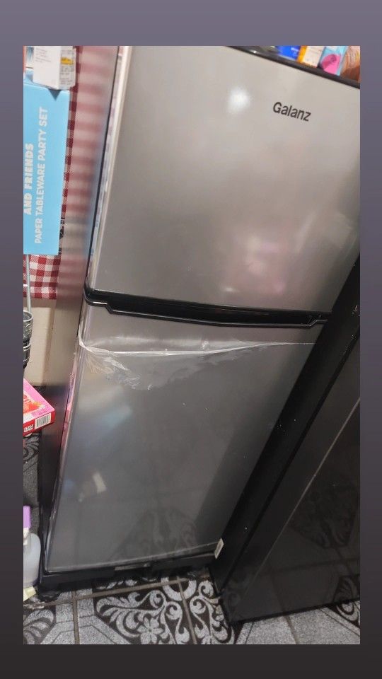 Small Fridge 4.2 Like New