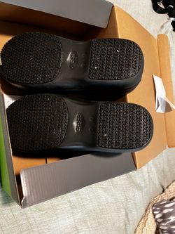 Crocs for work women’s 9 men’s 7