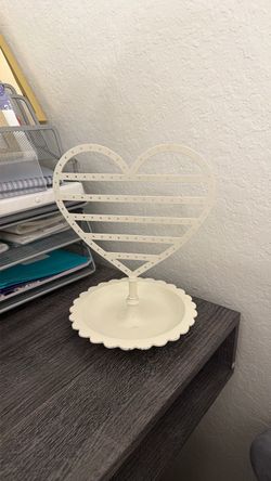 White Heart-Shaped Earring Holder Stand