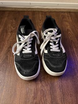 Vans Black Suede Low-Top Sneakers size 9