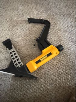 2-in-1 Pneumatic 15.5-Gauge and 16-Gauge Flooring Tool