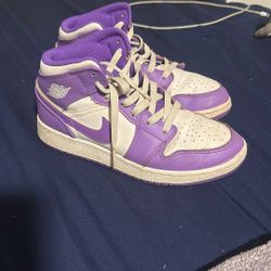 Jordan 1 Mid’s Purple
