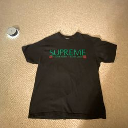 ⭐️SUPREME TEE (M)⭐️