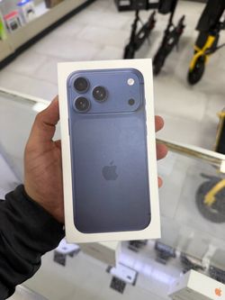 iPhone 17 Pro Max Unlocked 256GB! Finance for $50 down payment!