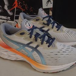 ASICS NOVABLAST 2  Men's Size 8.5