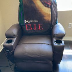 Massaging recliner