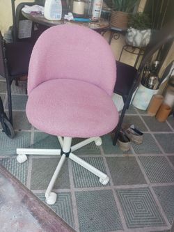 BEAUTIFUL SOFT PLUSH DESK CHAIR NICE CLEAN 24 FIRM LOOK MY POST ALOT ITEMS