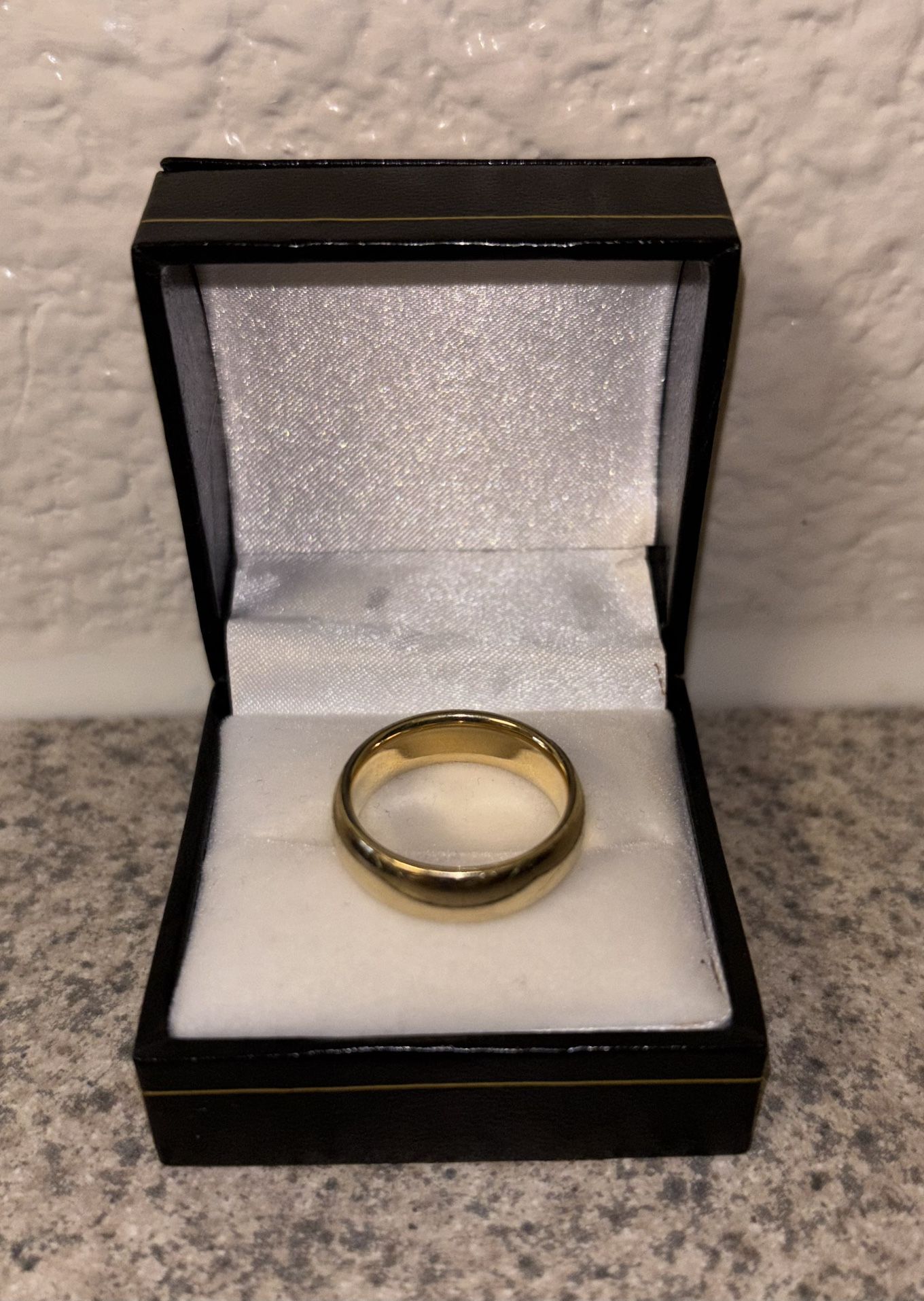 Men’s 14kt Wedding Band