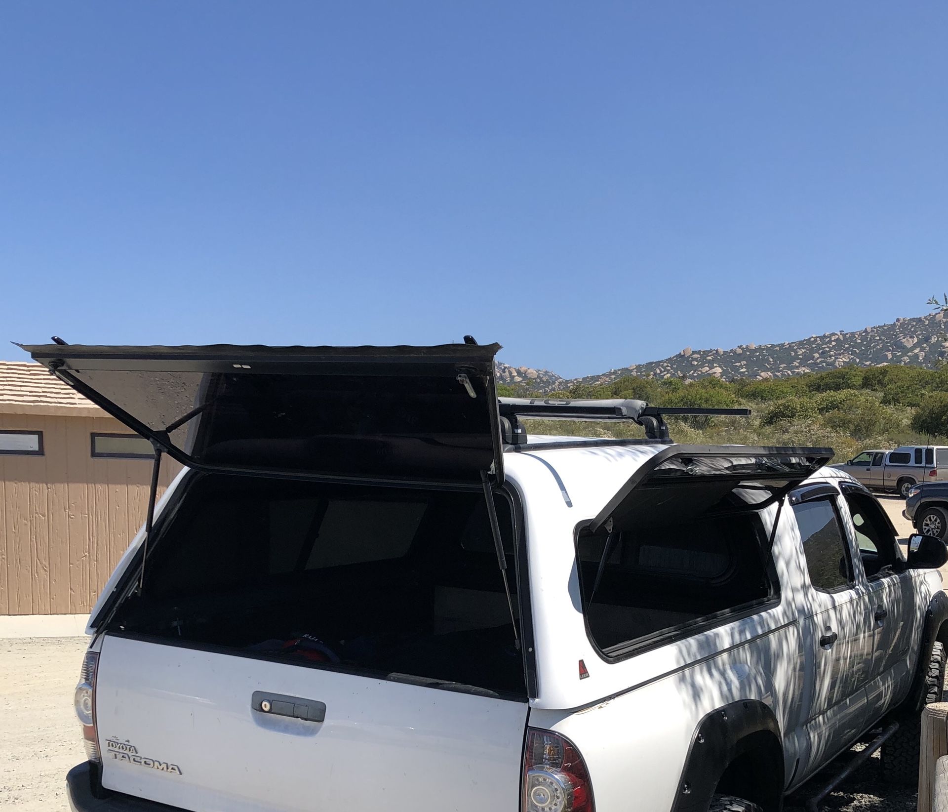 LEER MID HEIGHT CAMPER SHELL 2nd GEN TACOMA LONG BED