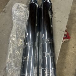 harley mufflers and 21 inch wheel