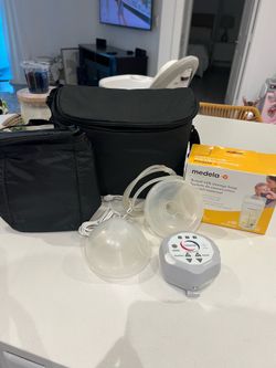 Freemie independence II breast bump with 2 insulated storage containers and breastmilk storage bags